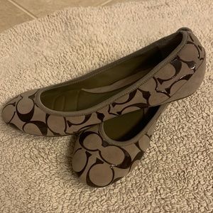 NWOT Coach Aria flats